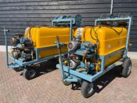 2x een Empas Spuitwagen 2000 liter