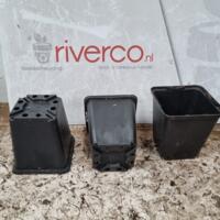 zwarte 9 cm vierkante P9 potjes / square 9X9X10 cm Black pots / Van Krimpen partij 1 / pottenhandel