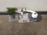 Te koop Etipot-150 semi automatische etiketteer machine compleet en werkend.