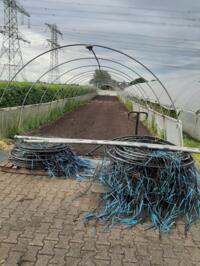 te koop tunnelbogen en druppelslangen
