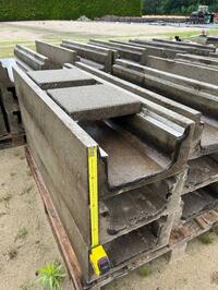 Afwateringsgoten voor containerveld.